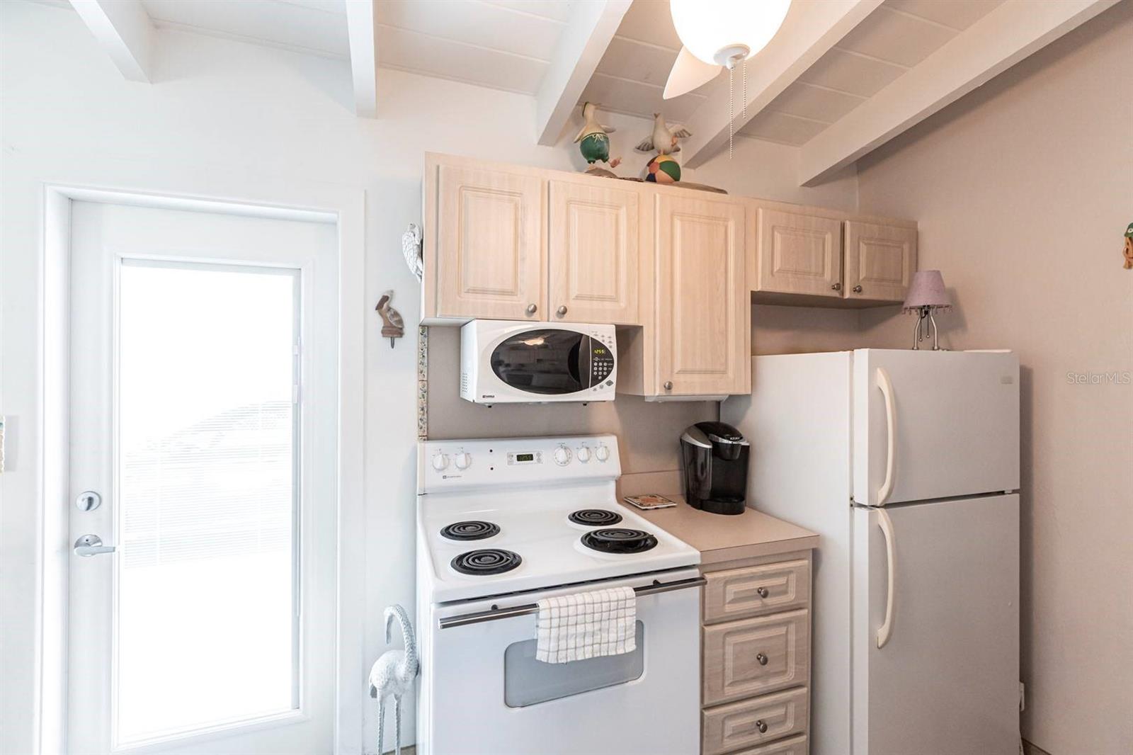 Image 7 of 18 For 6006 Midnight Pass Road 68