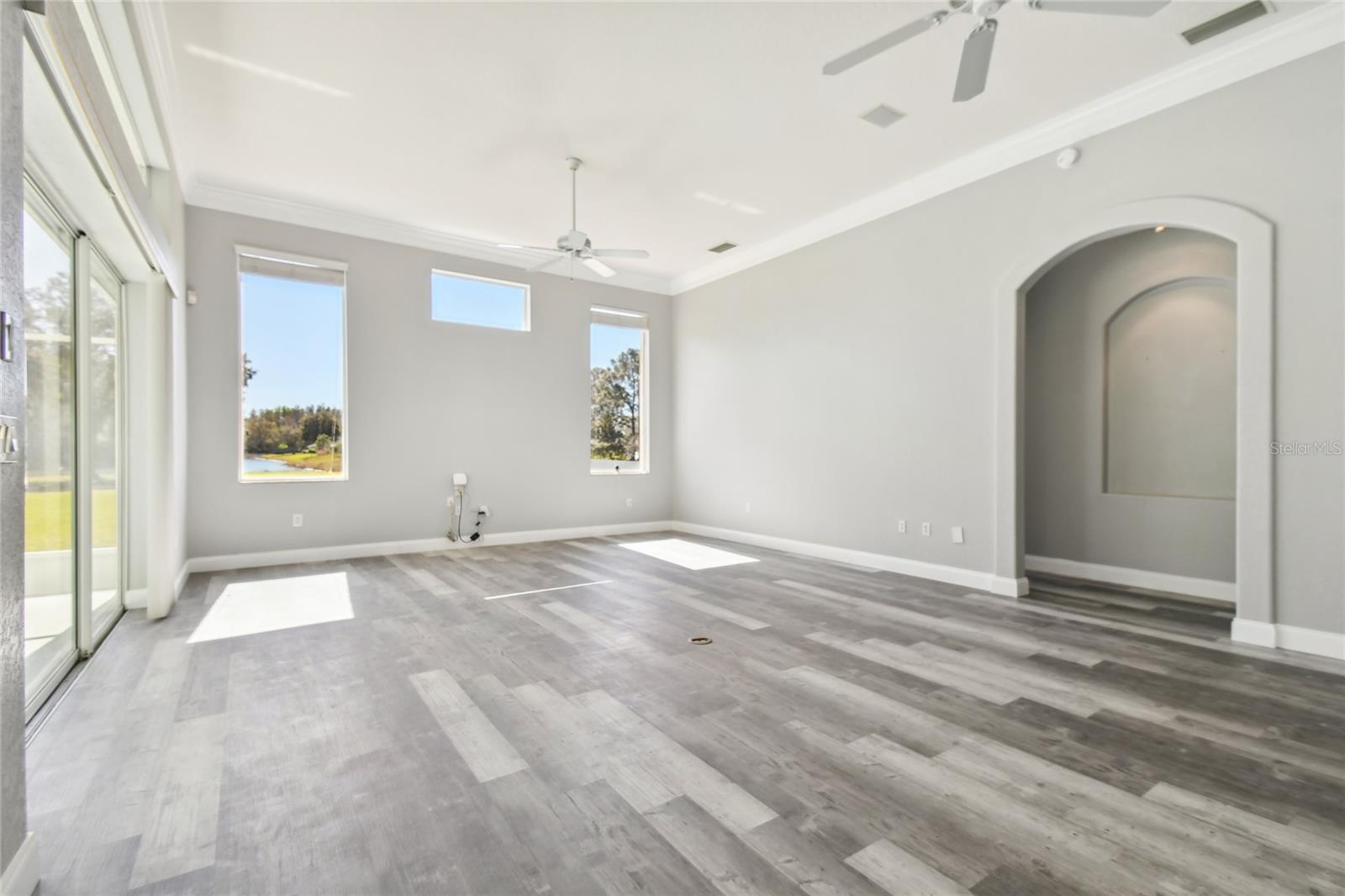 Listing photo id 8 for 6644 Country Club Road