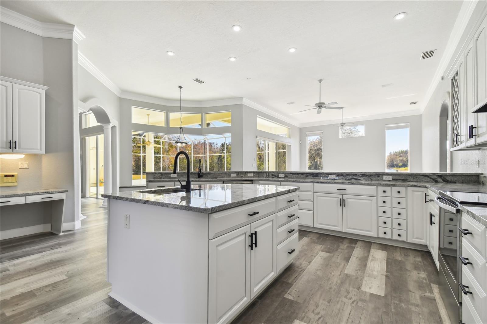 Listing photo id 16 for 6644 Country Club Road