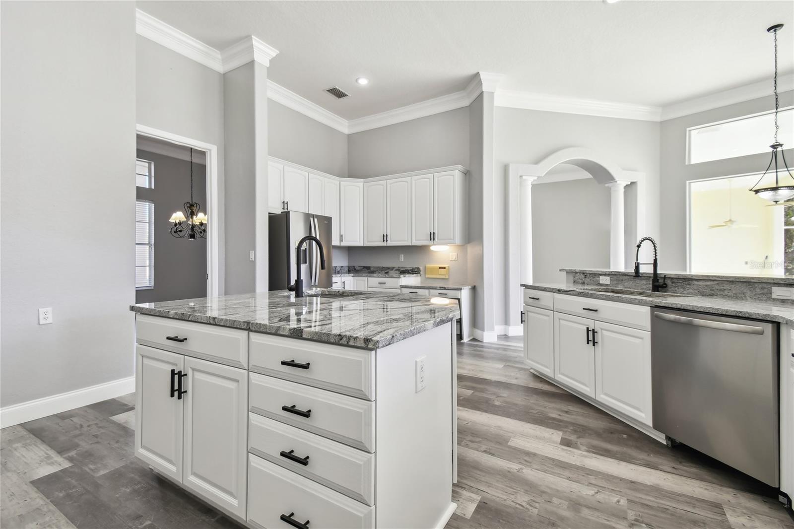 Listing photo id 17 for 6644 Country Club Road