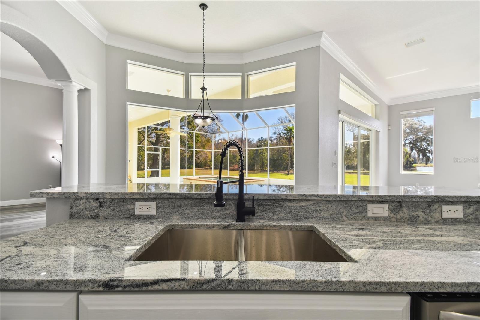 Listing photo id 18 for 6644 Country Club Road