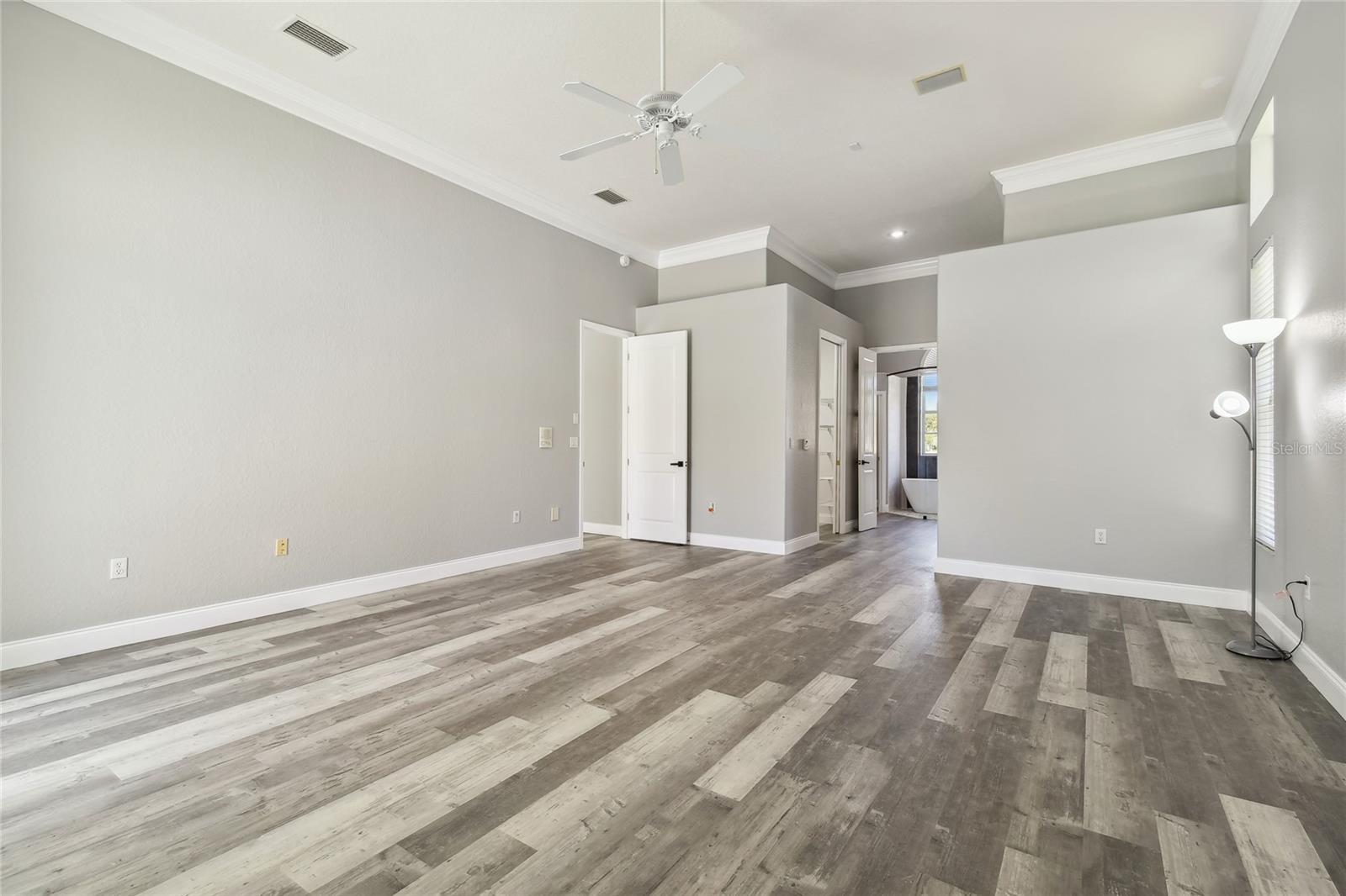 Listing photo id 22 for 6644 Country Club Road