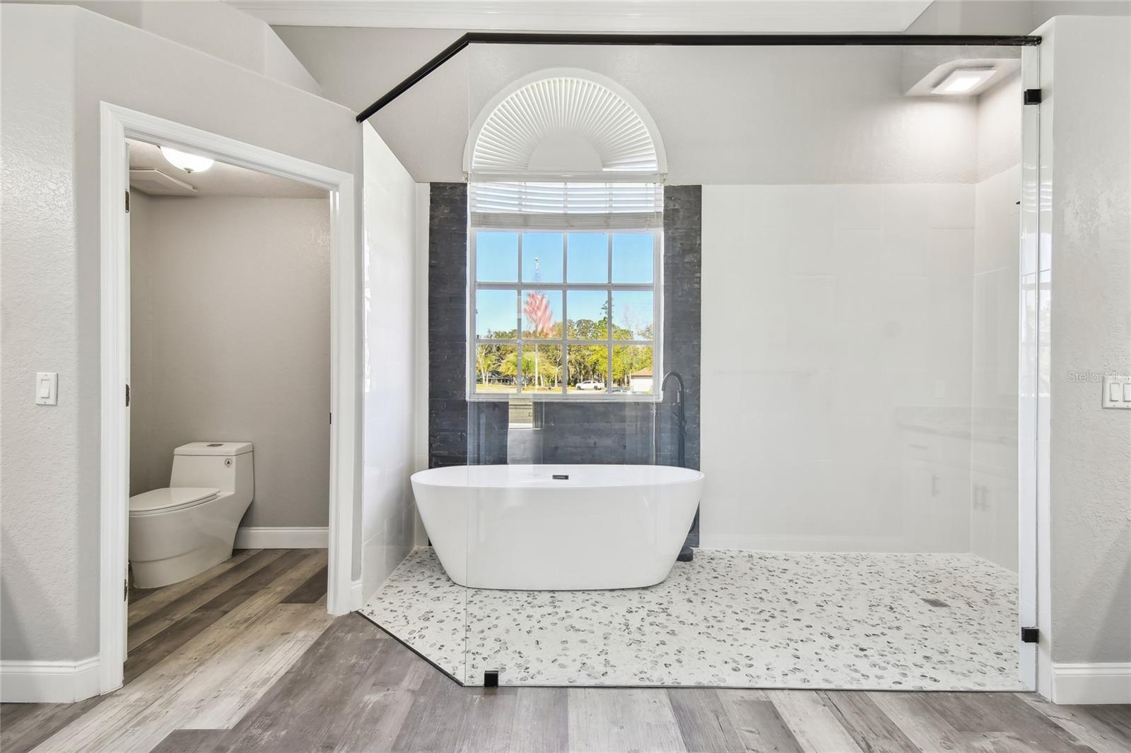 Listing photo id 26 for 6644 Country Club Road