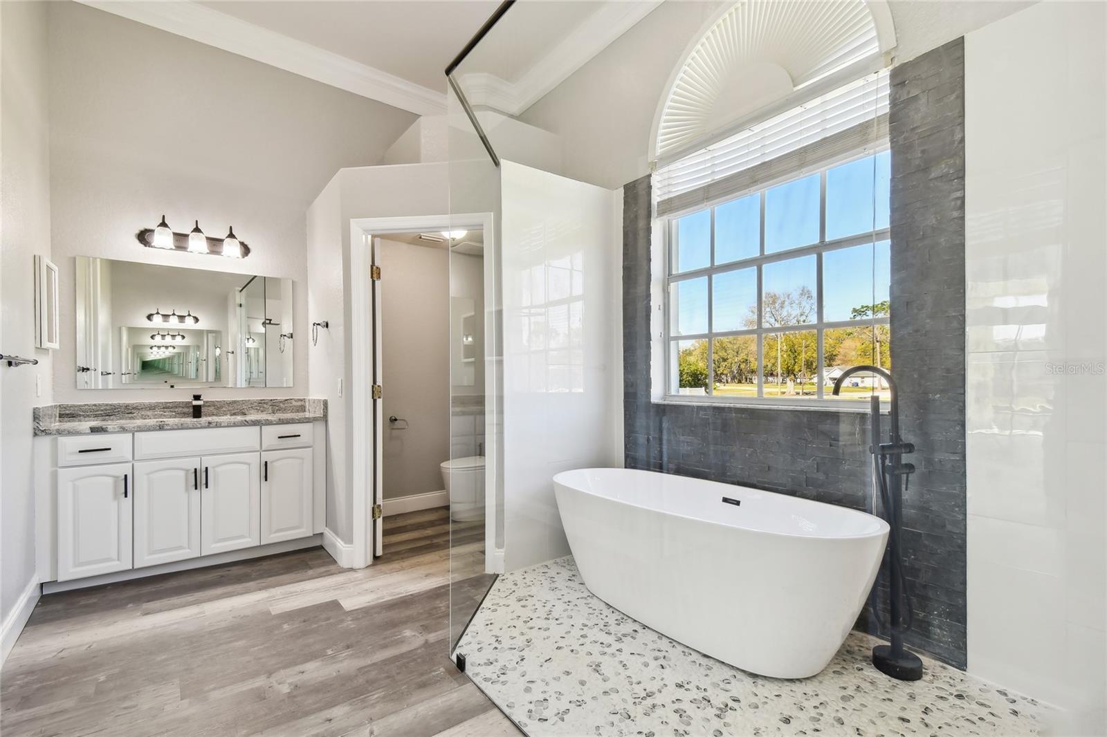 Listing photo id 28 for 6644 Country Club Road