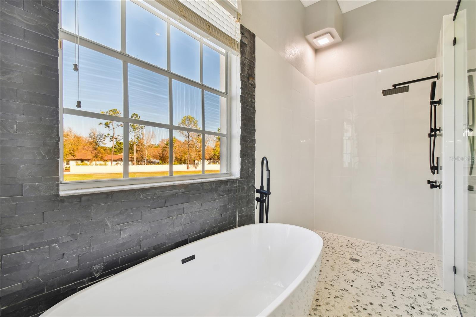 Listing photo id 29 for 6644 Country Club Road