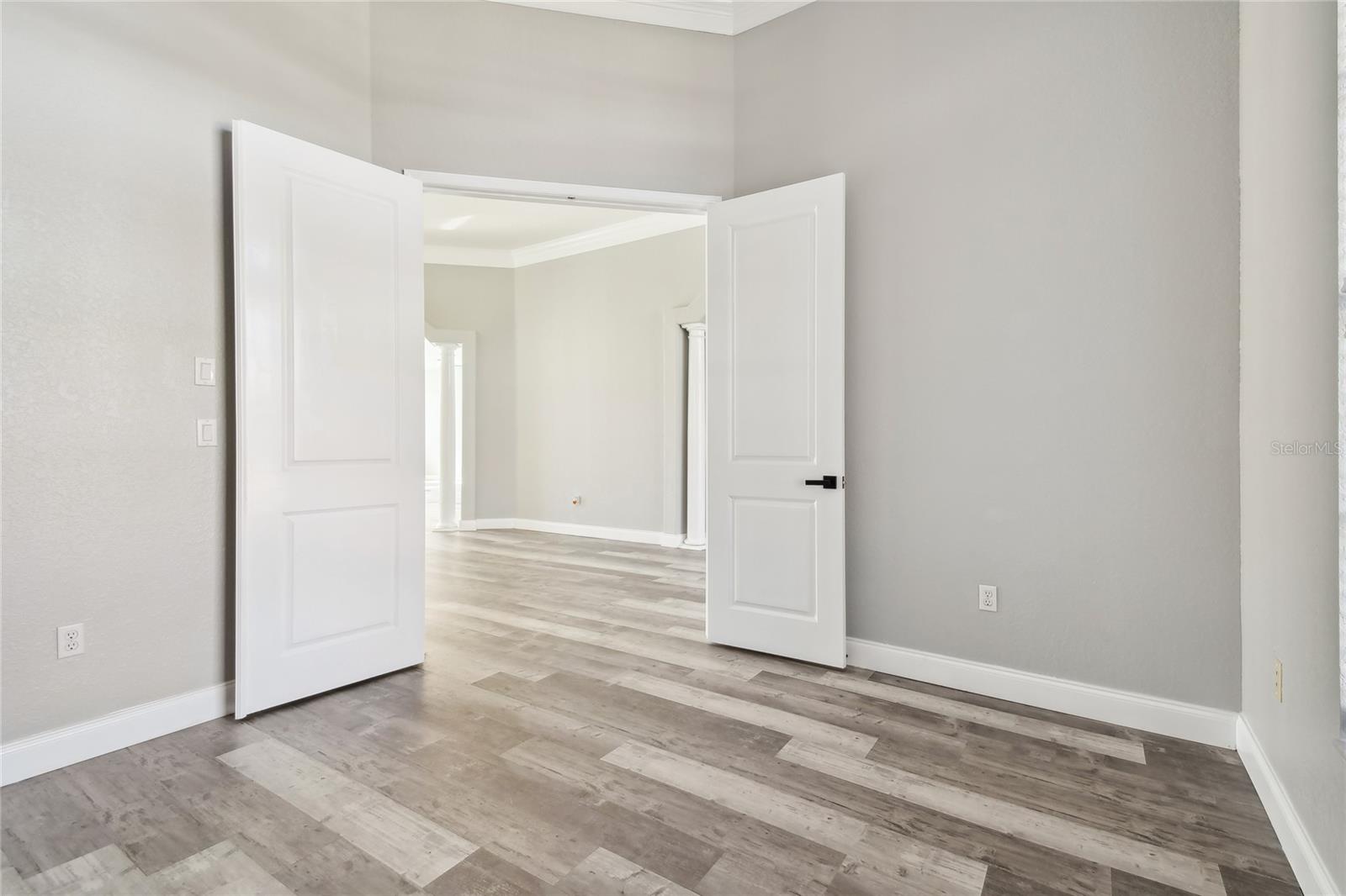 Listing photo id 34 for 6644 Country Club Road