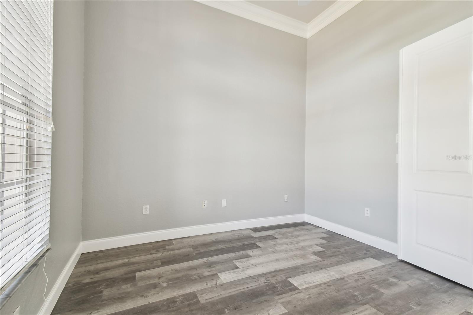 Listing photo id 35 for 6644 Country Club Road