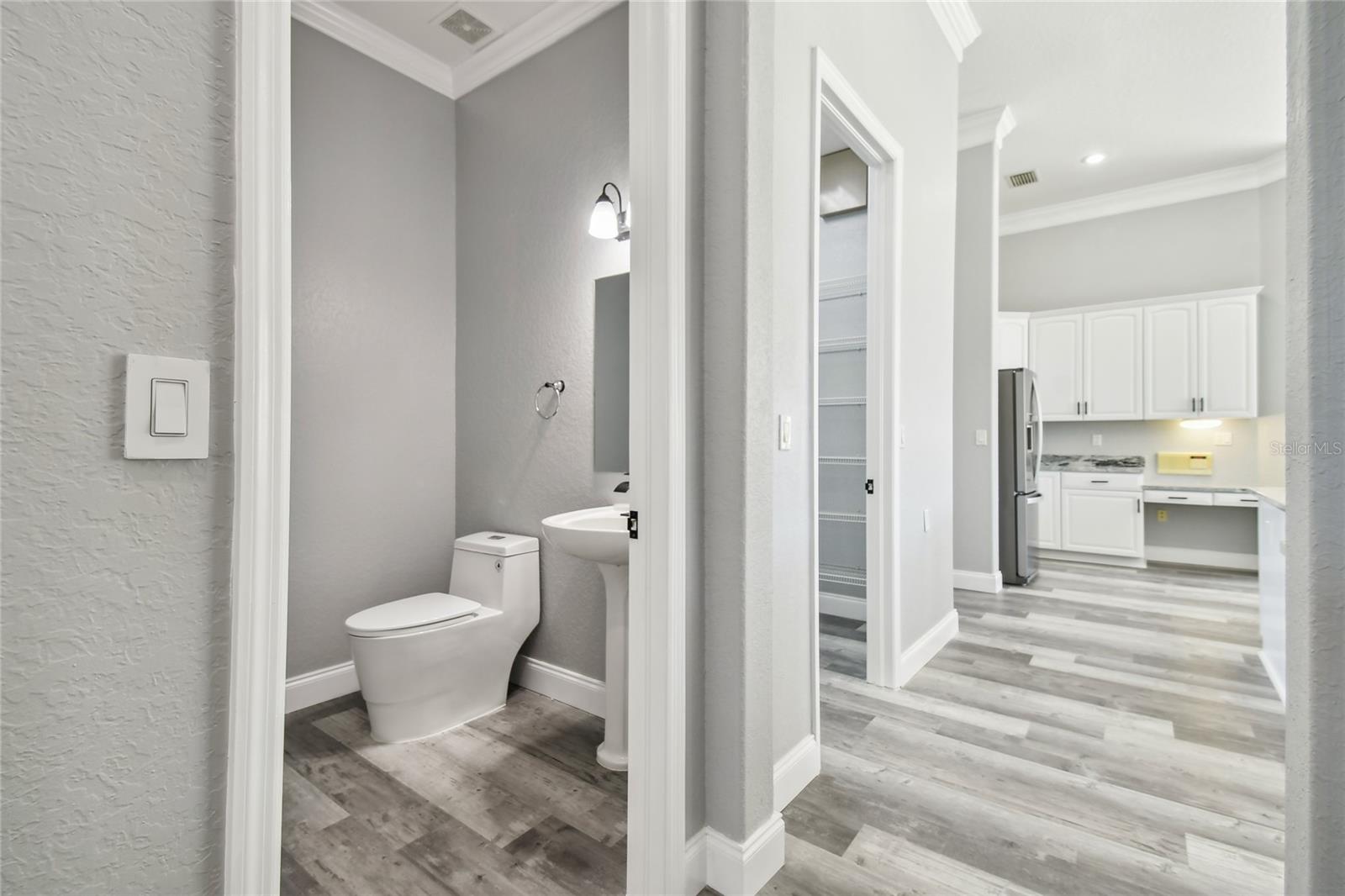 Listing photo id 42 for 6644 Country Club Road