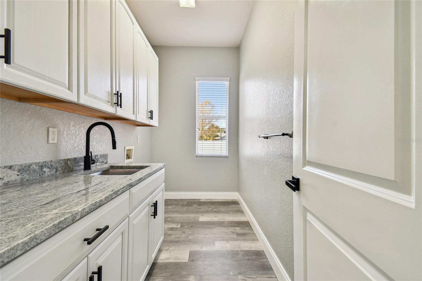 Listing photo id 45 for 6644 Country Club Road