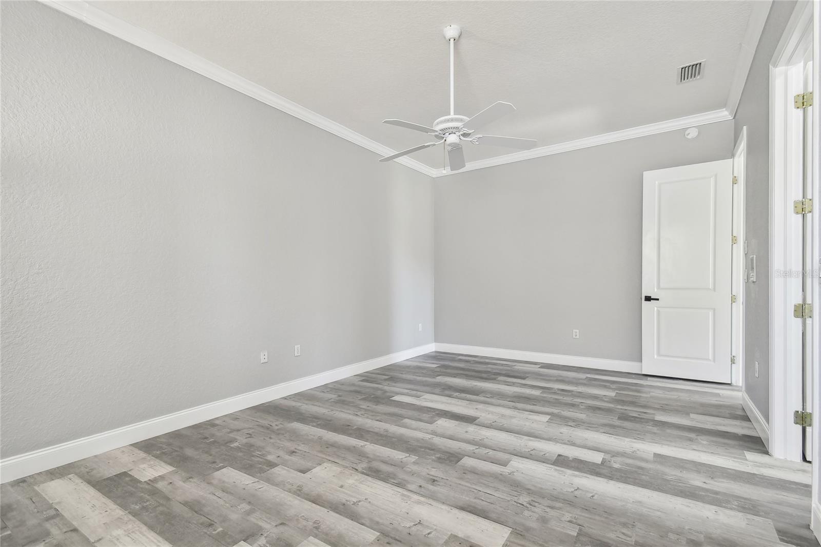 Listing photo id 49 for 6644 Country Club Road