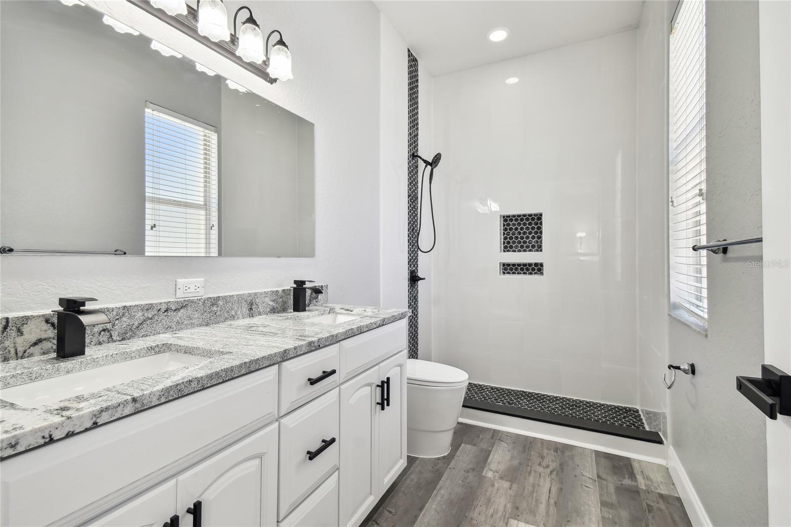 Listing photo id 50 for 6644 Country Club Road