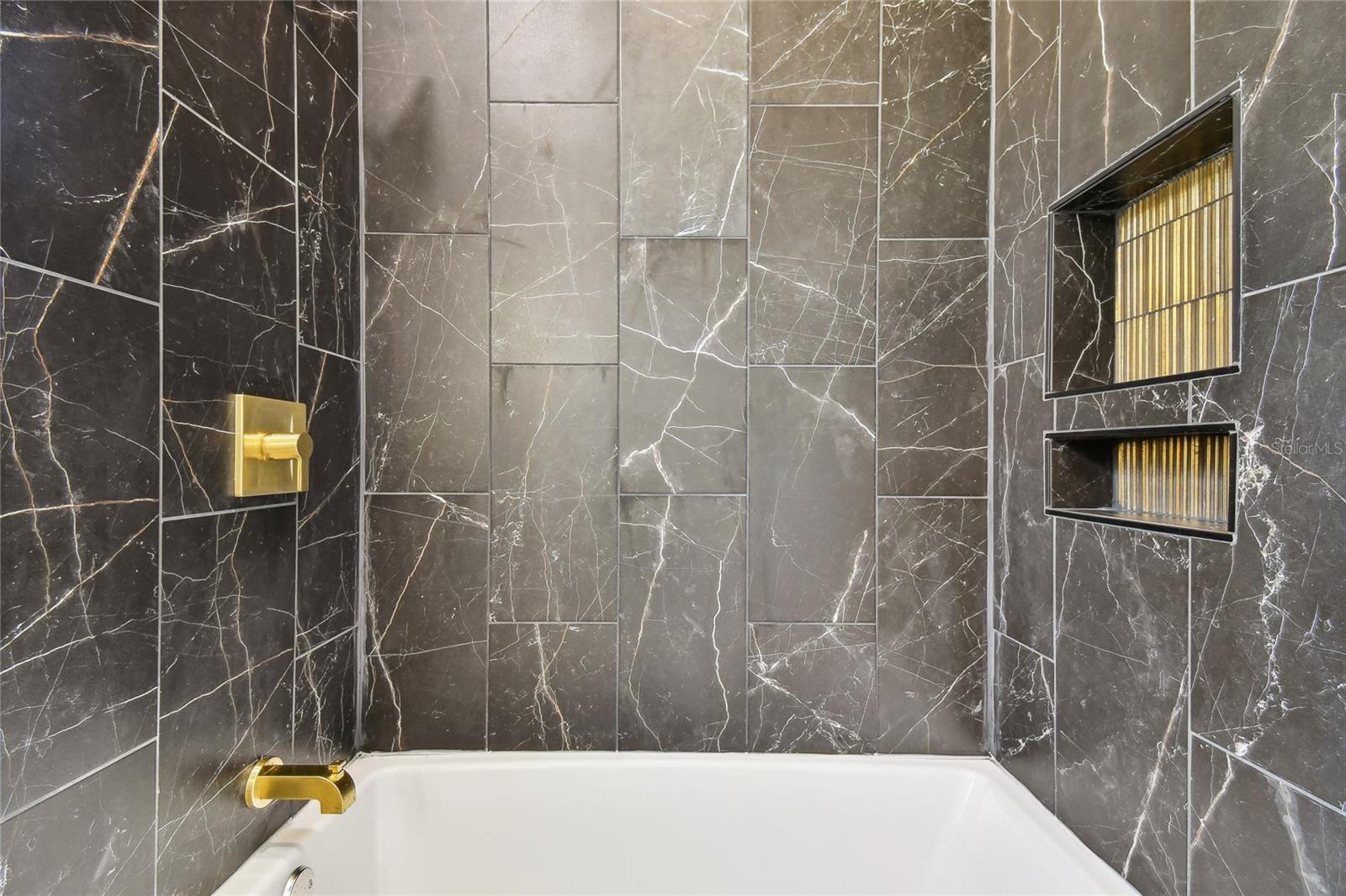 Listing photo id 57 for 6644 Country Club Road