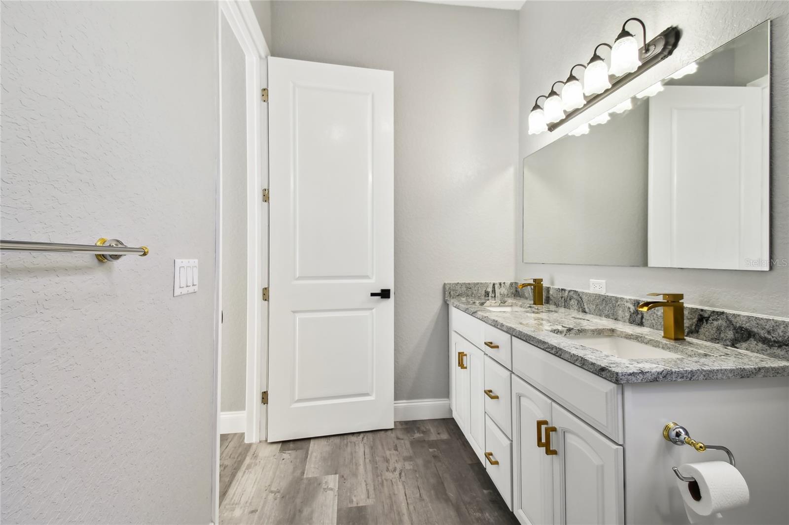 Listing photo id 58 for 6644 Country Club Road