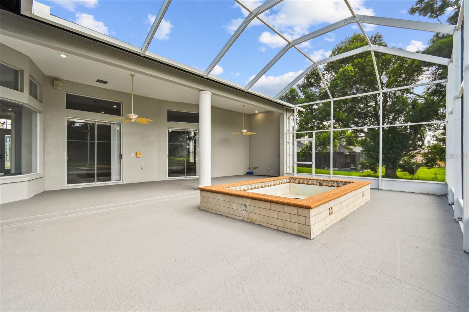 Listing photo id 59 for 6644 Country Club Road