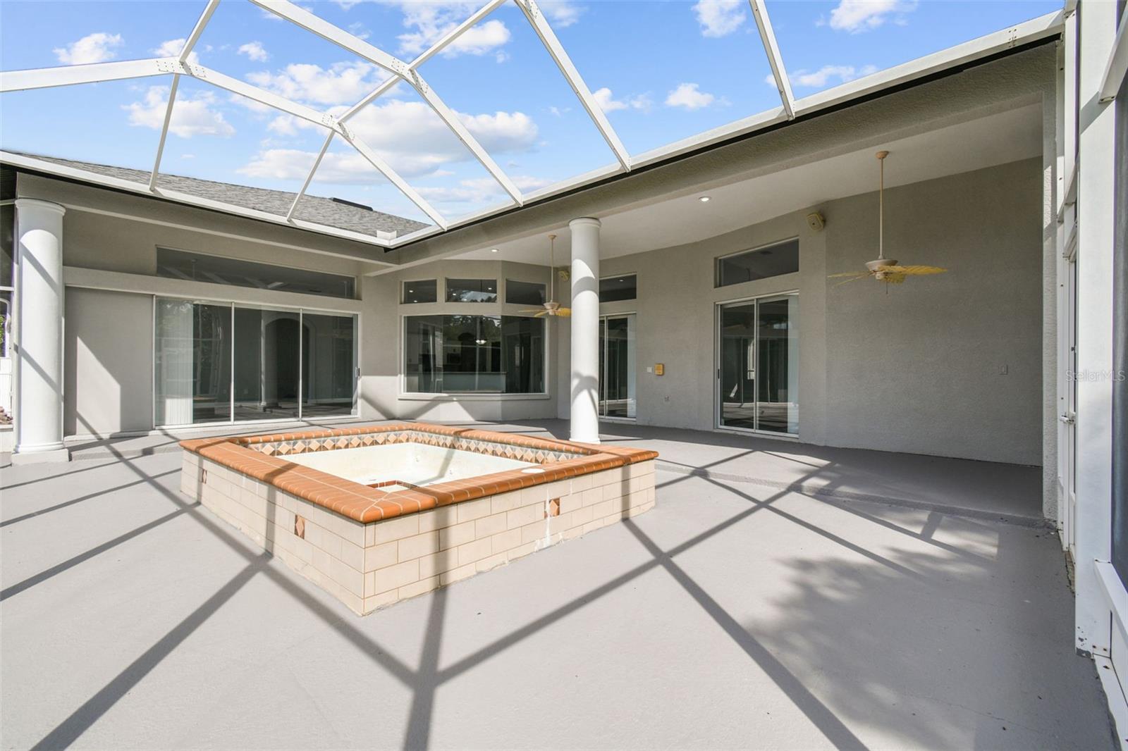 Listing photo id 60 for 6644 Country Club Road