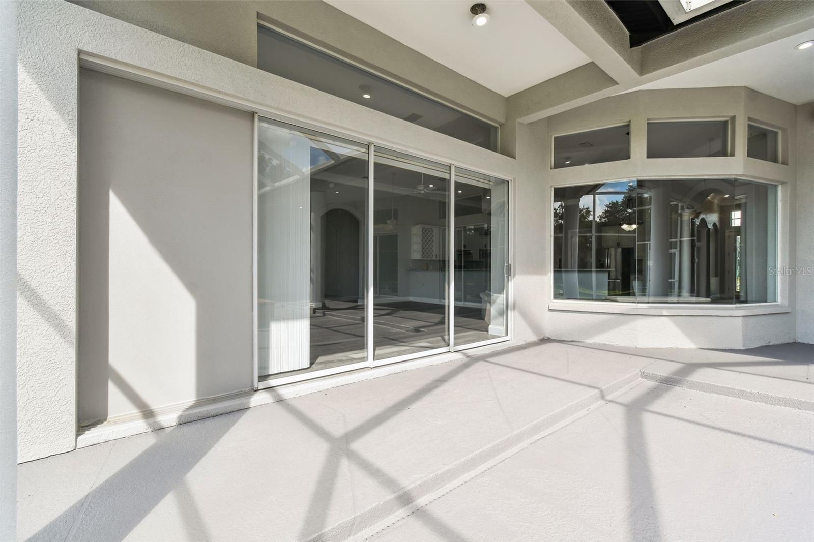 Listing photo id 61 for 6644 Country Club Road