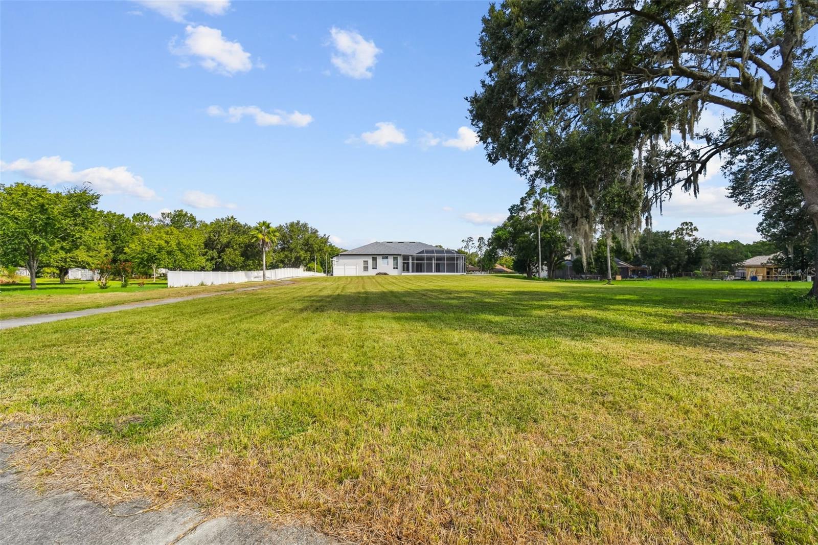 Listing photo id 65 for 6644 Country Club Road