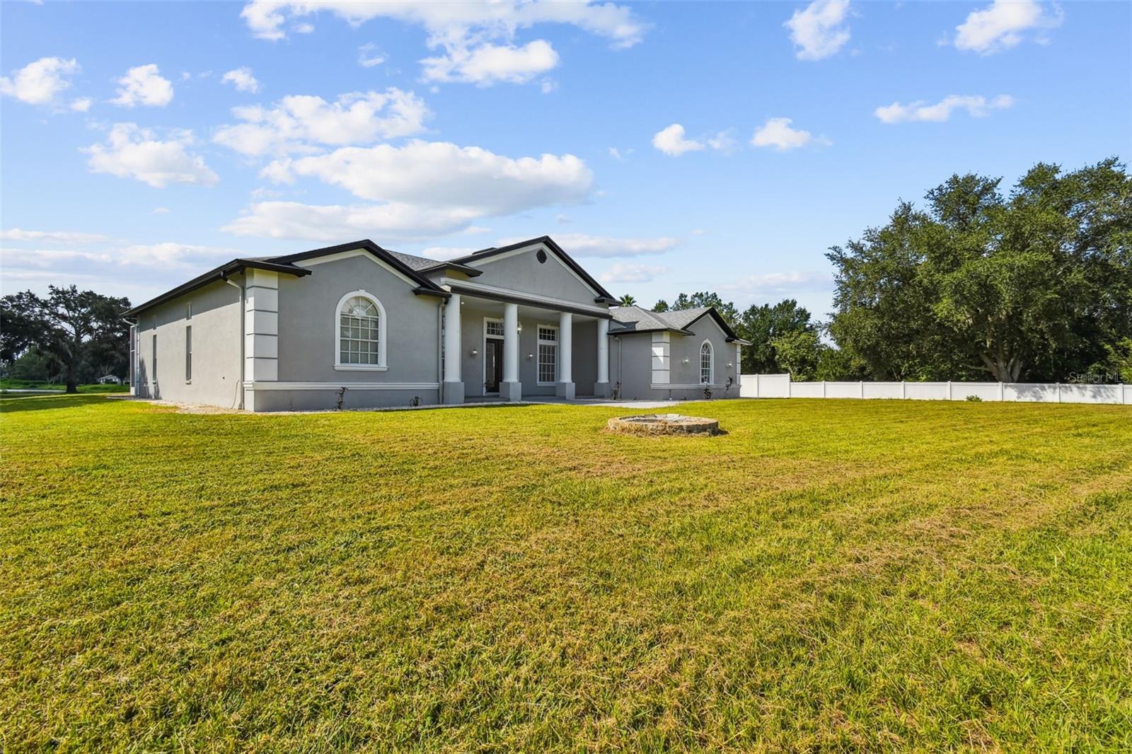 Listing photo id 72 for 6644 Country Club Road