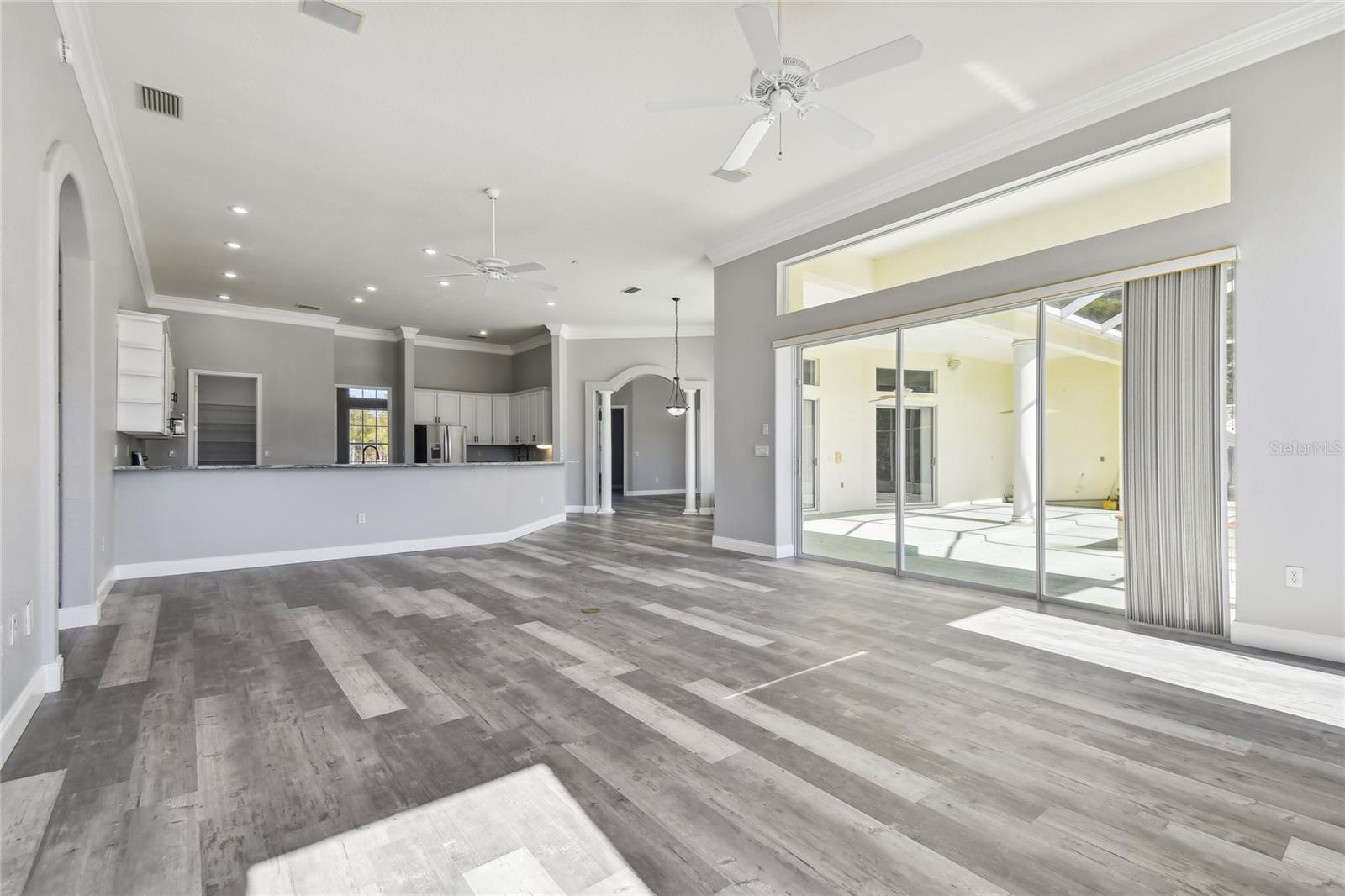 Listing photo id 6 for 6644 Country Club Road