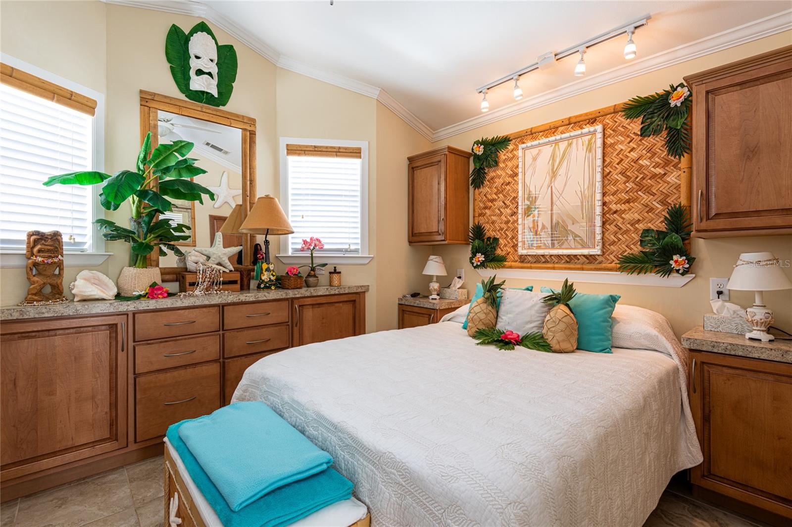 Image 11 of 37 For 20300 Leonard Road 33