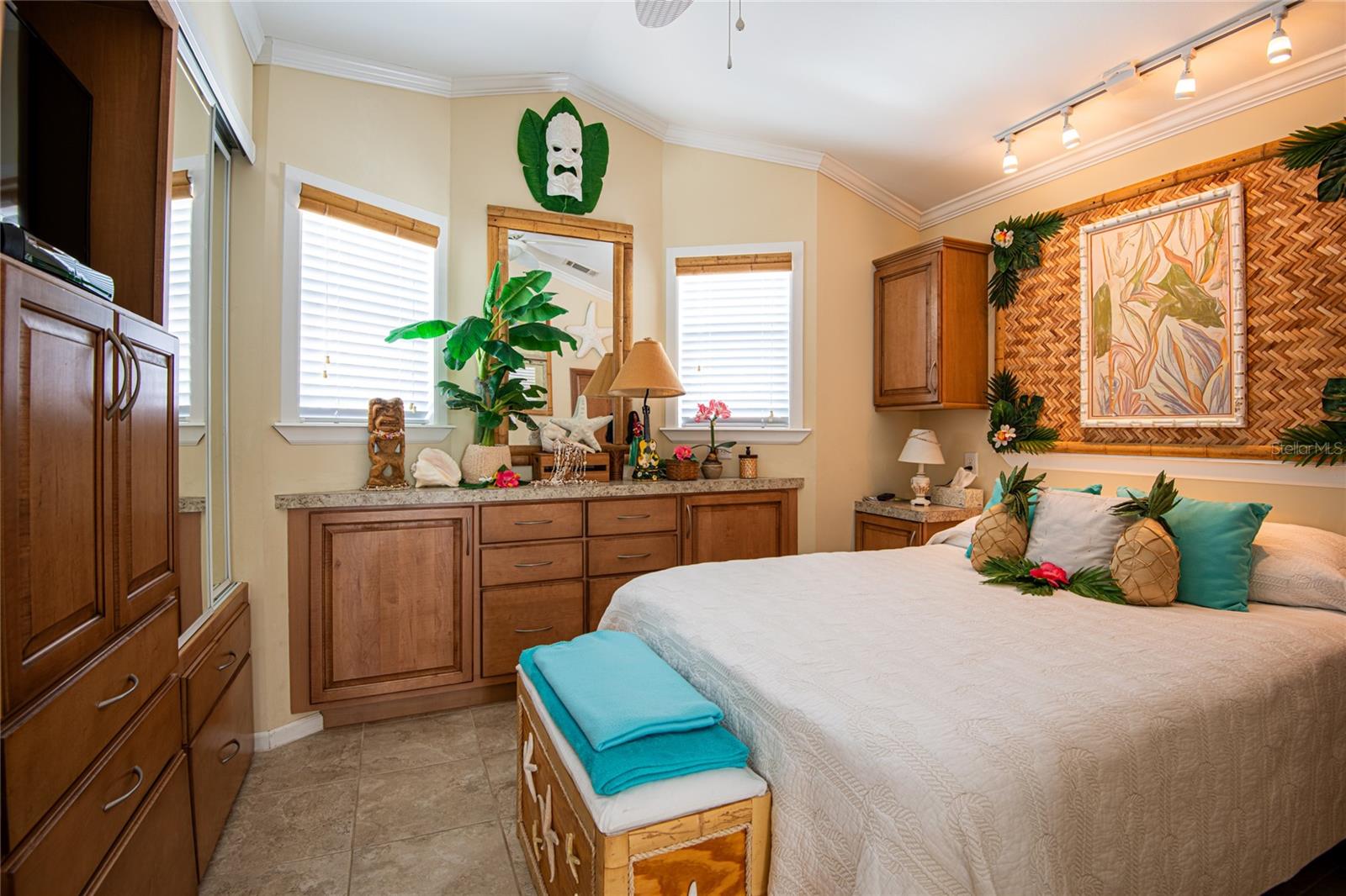 Image 12 of 37 For 20300 Leonard Road 33