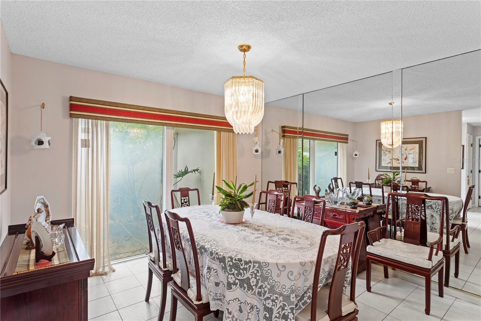 Image 11 of 41 For 2656 Clubhouse Drive S