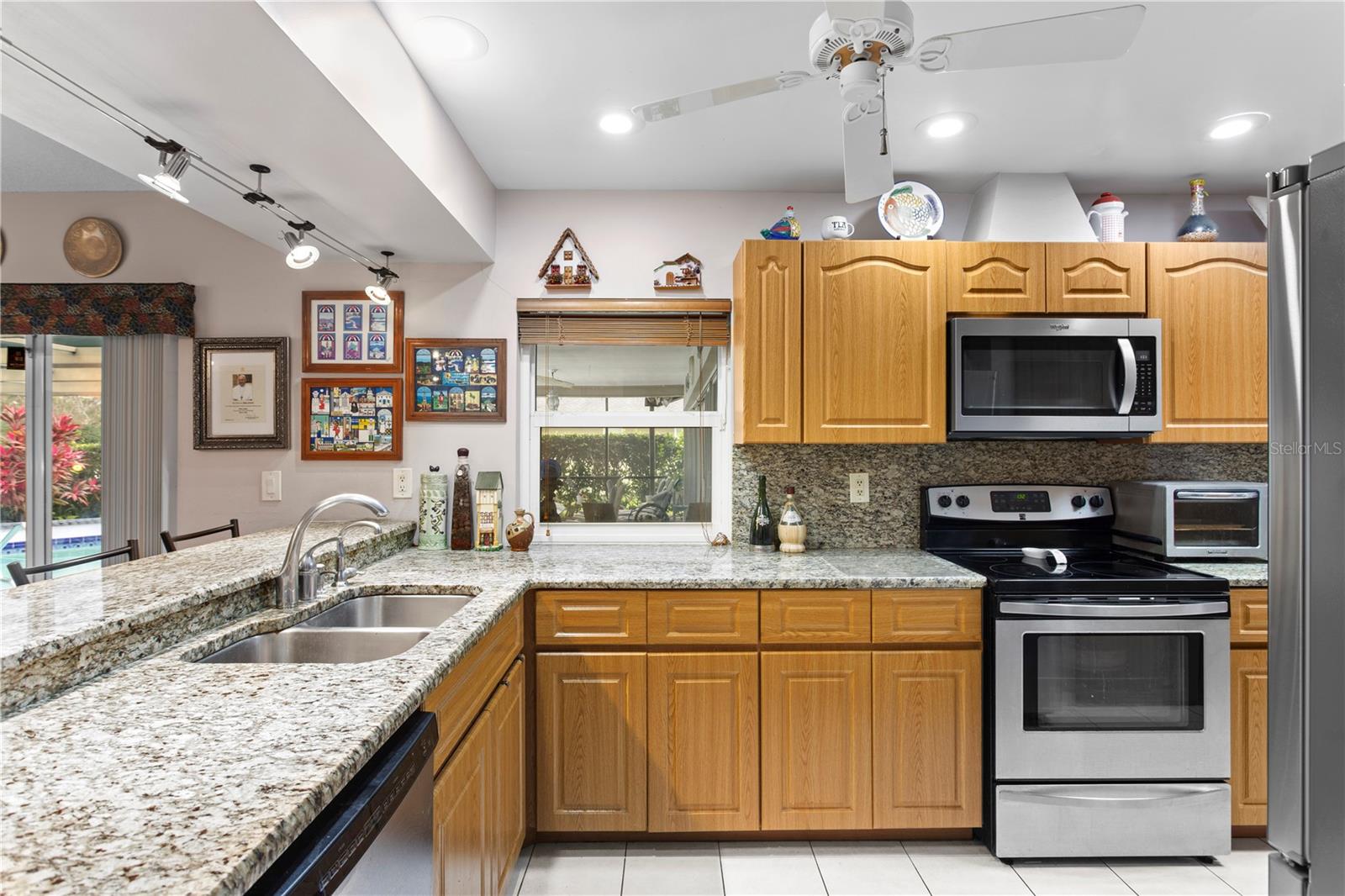 Image 13 of 41 For 2656 Clubhouse Drive S