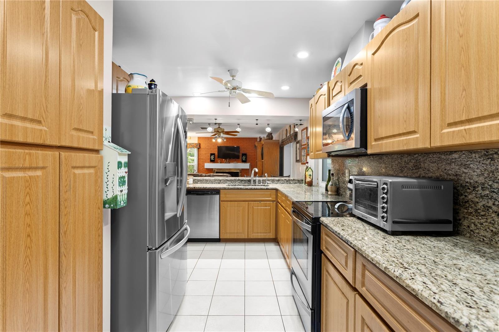 Image 14 of 41 For 2656 Clubhouse Drive S