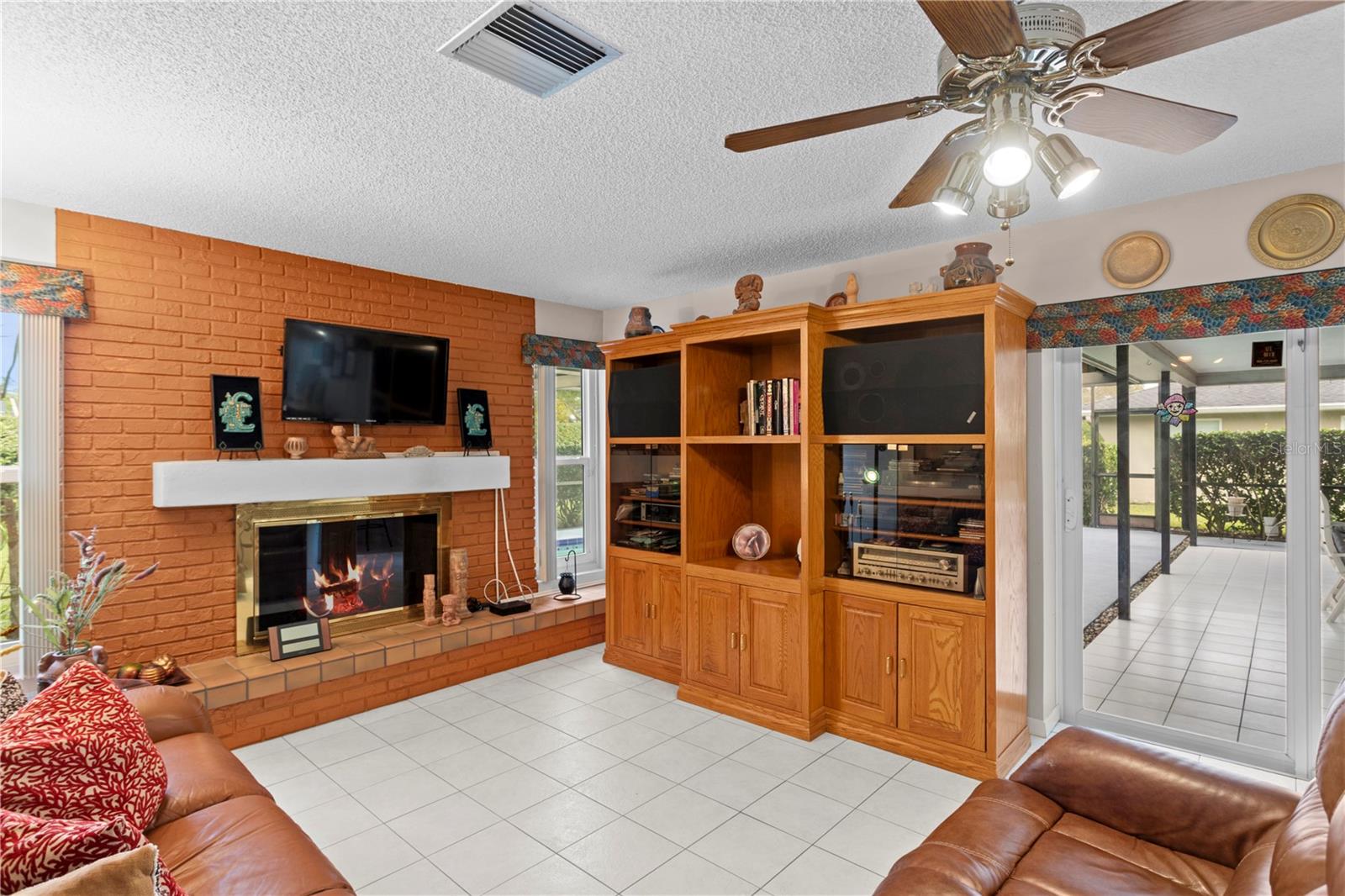 Image 15 of 41 For 2656 Clubhouse Drive S