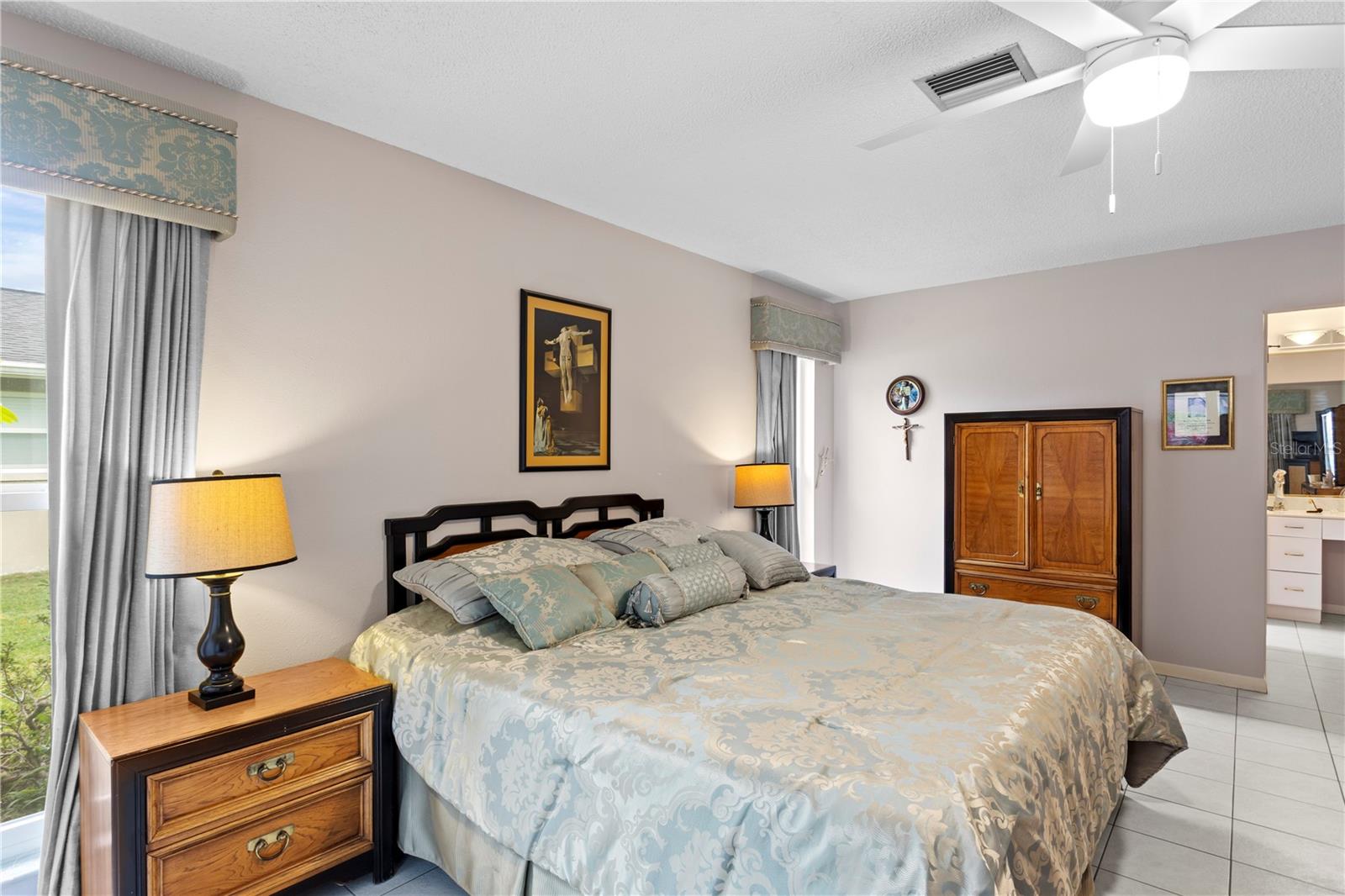 Image 19 of 41 For 2656 Clubhouse Drive S