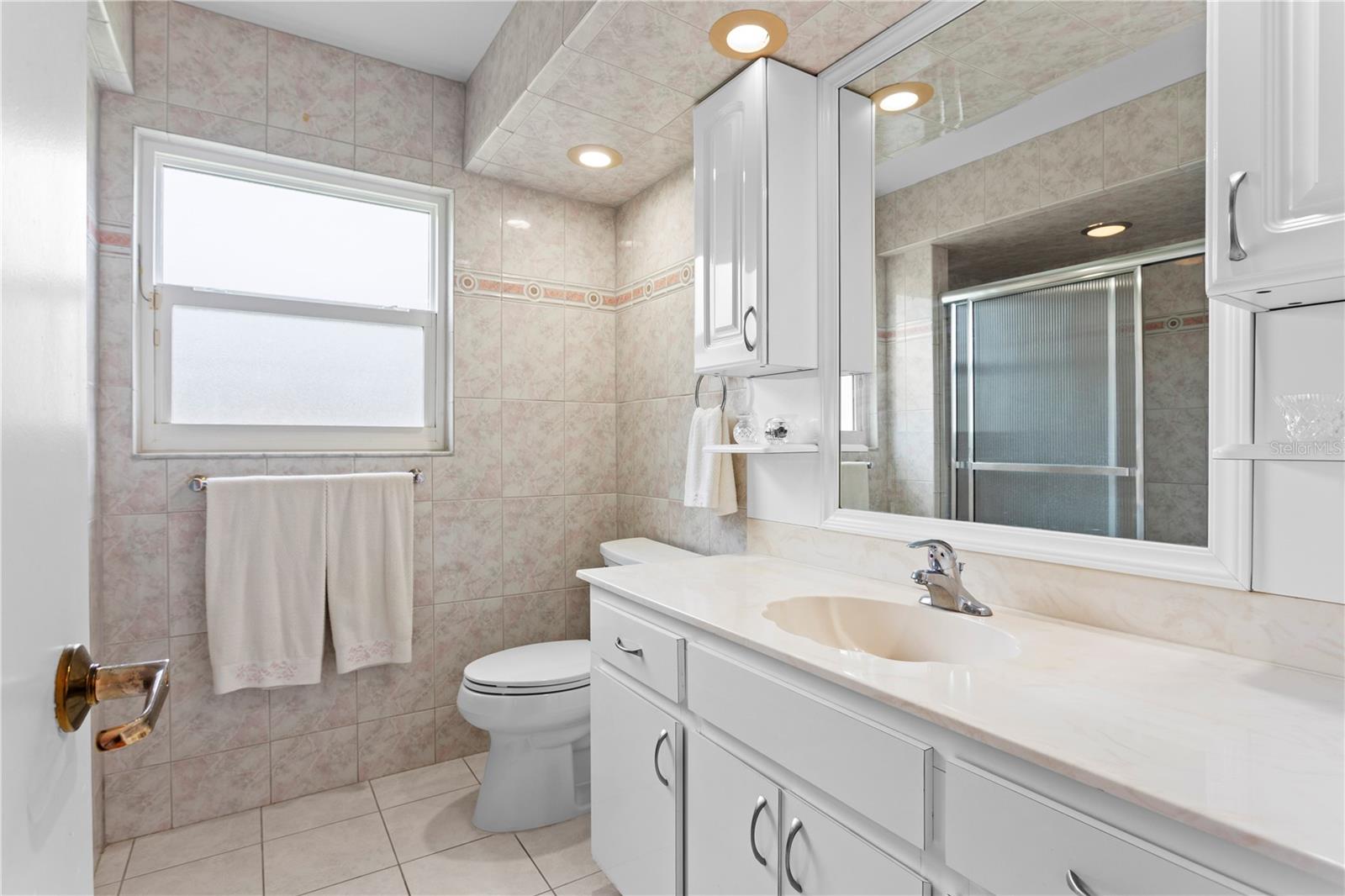 Image 21 of 41 For 2656 Clubhouse Drive S