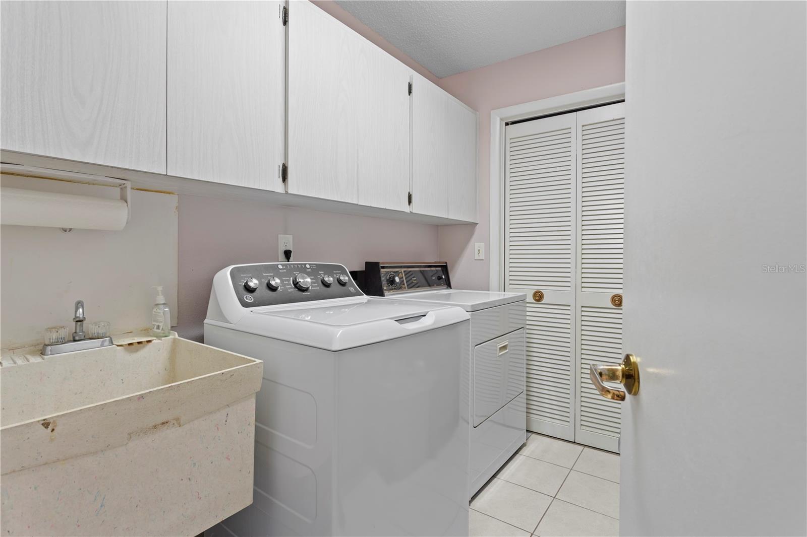 Image 27 of 41 For 2656 Clubhouse Drive S