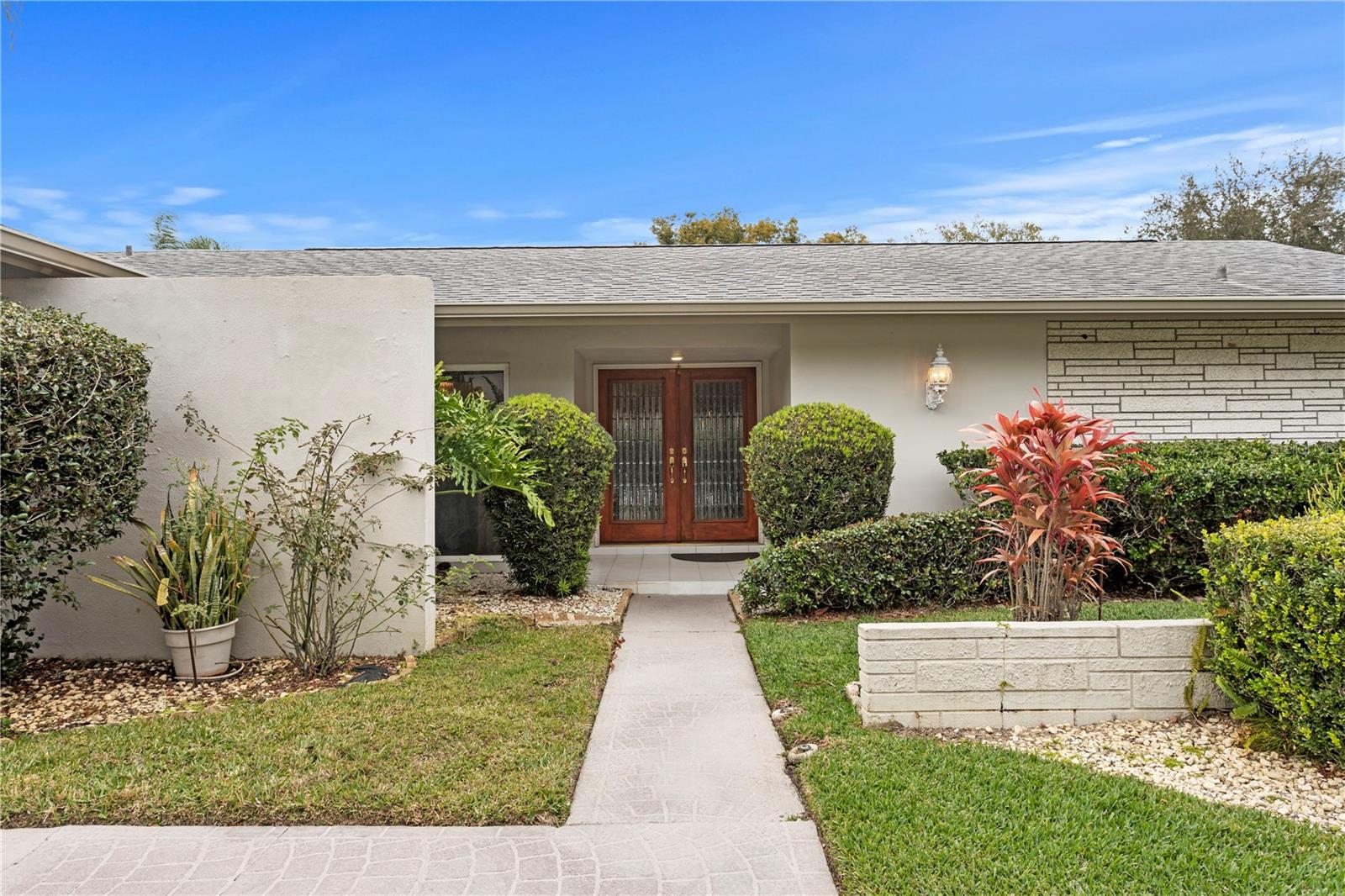 Image 3 of 41 For 2656 Clubhouse Drive S