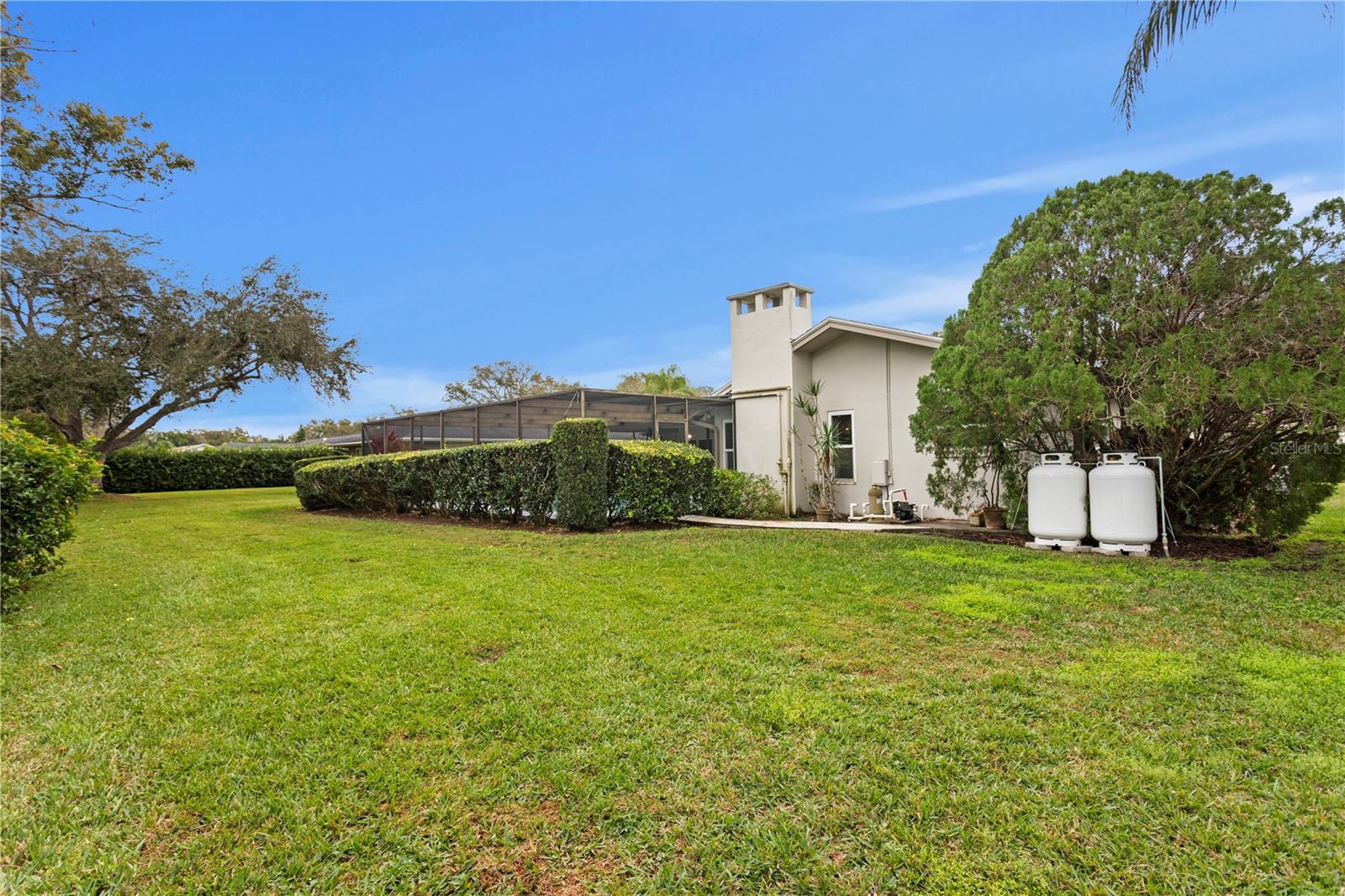 Image 32 of 41 For 2656 Clubhouse Drive S