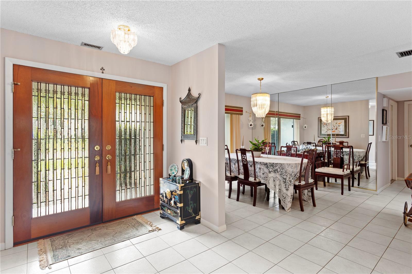 Image 7 of 41 For 2656 Clubhouse Drive S