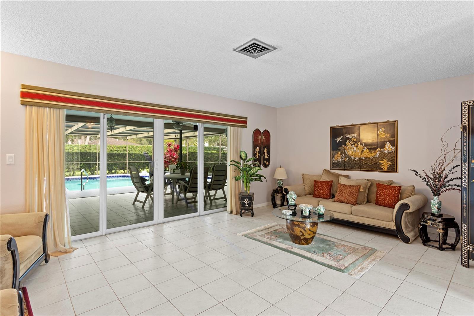 Image 9 of 41 For 2656 Clubhouse Drive S