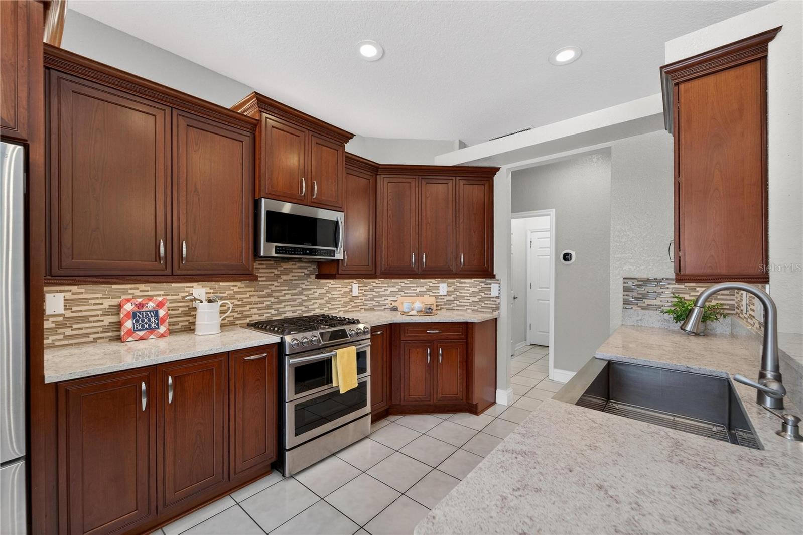 Image 18 of 67 For 1726 Loriana Street