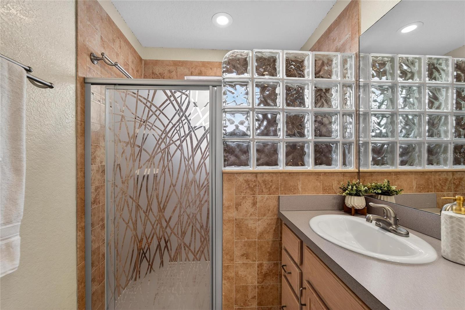 Image 37 of 67 For 1726 Loriana Street