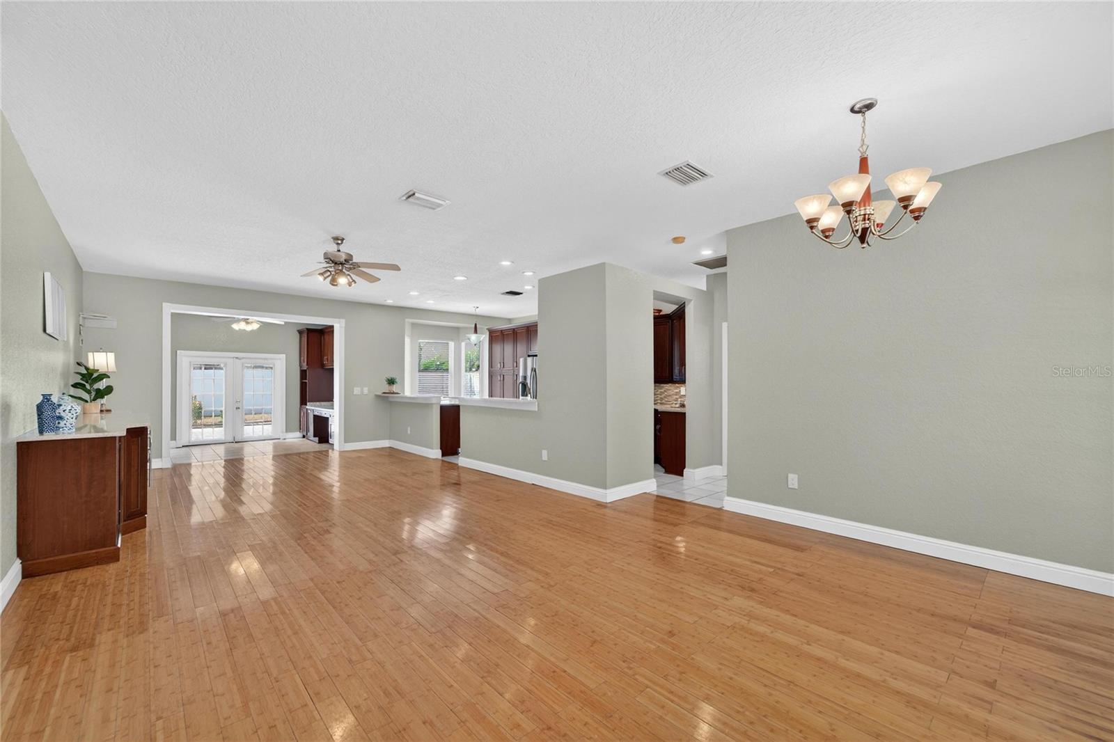 Image 9 of 67 For 1726 Loriana Street