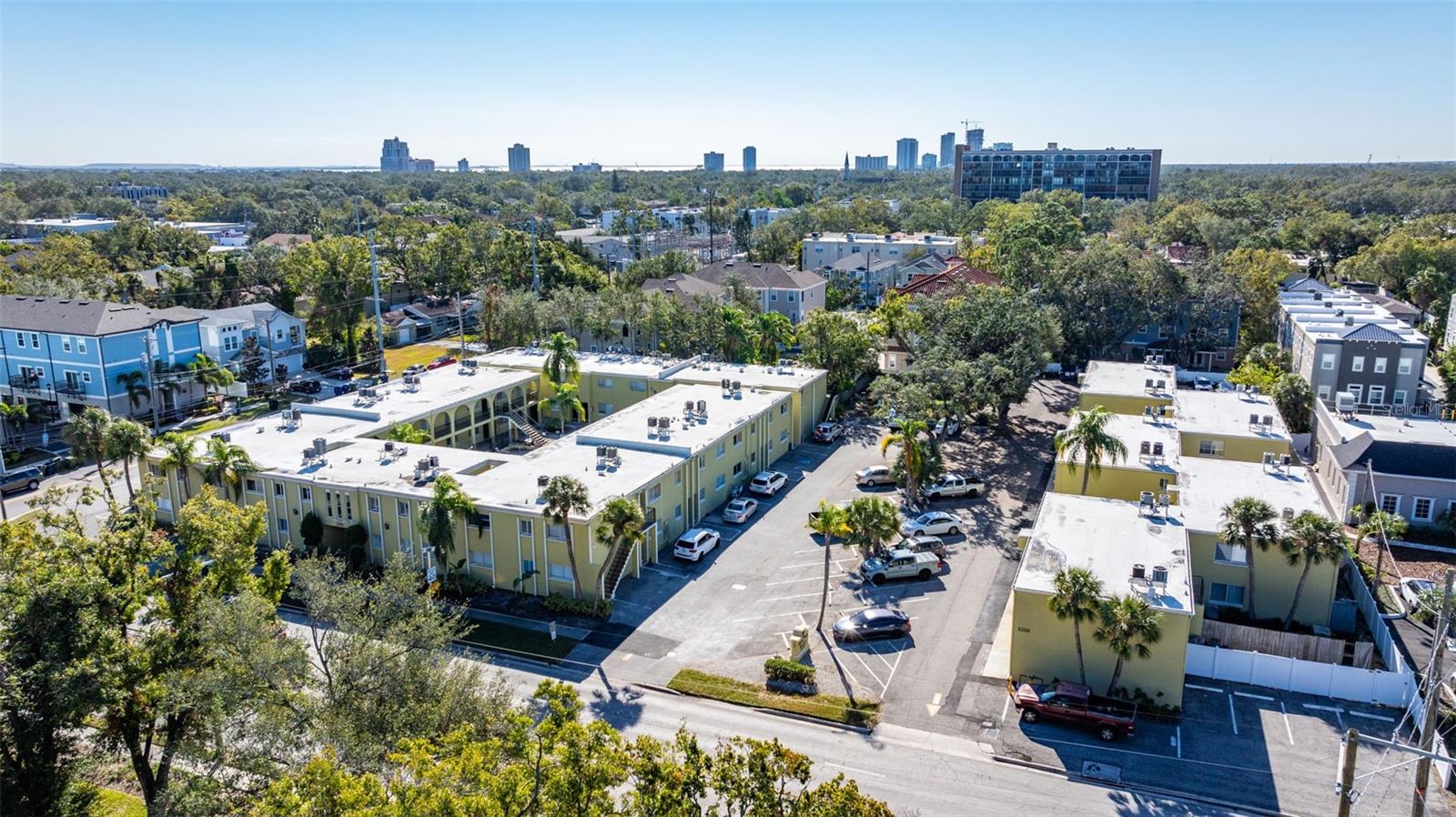 Image 9 of 18 For 3206 Azeele Street 128