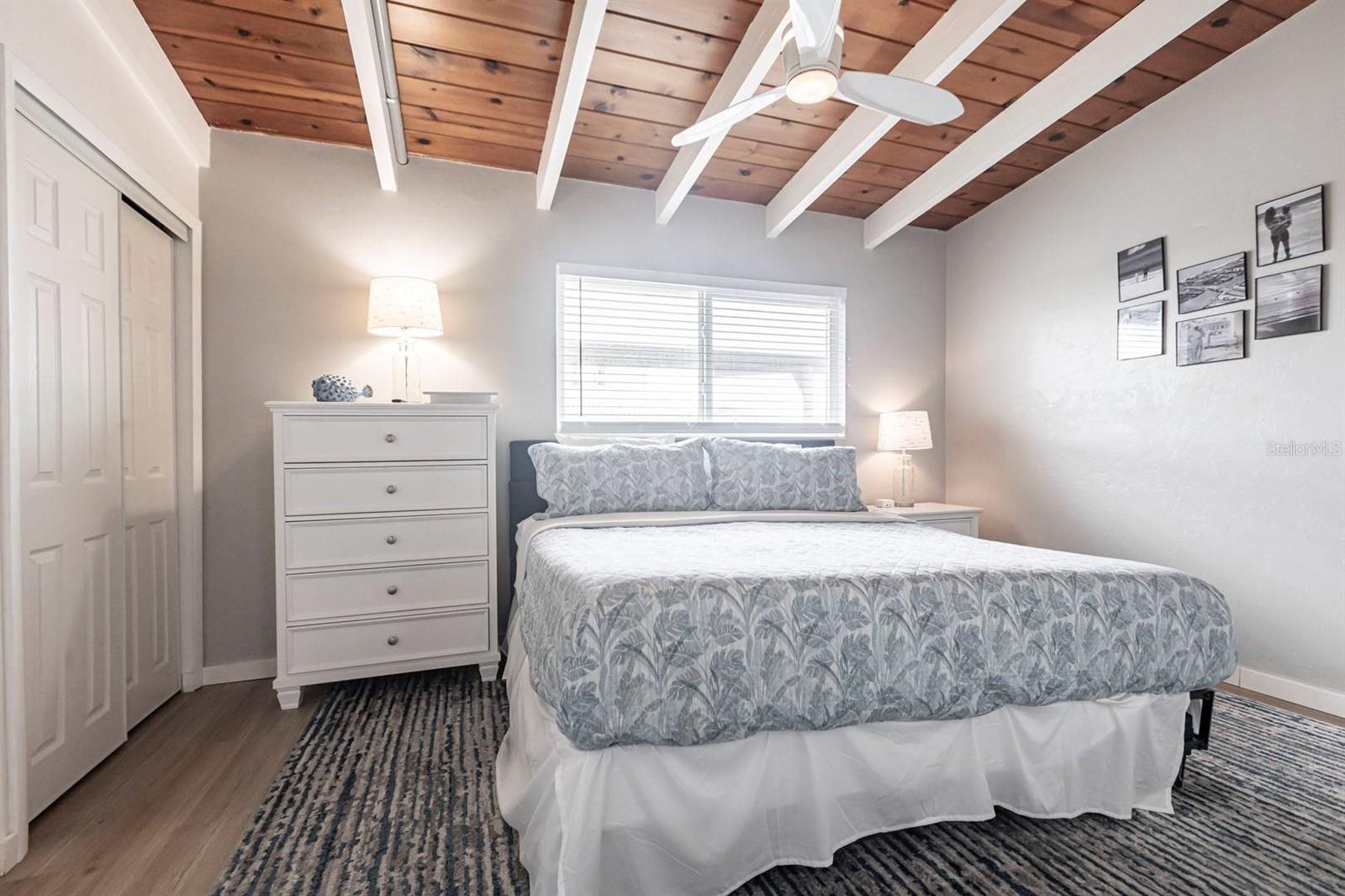 Image 10 of 21 For 6006 Midnight Pass Road 54