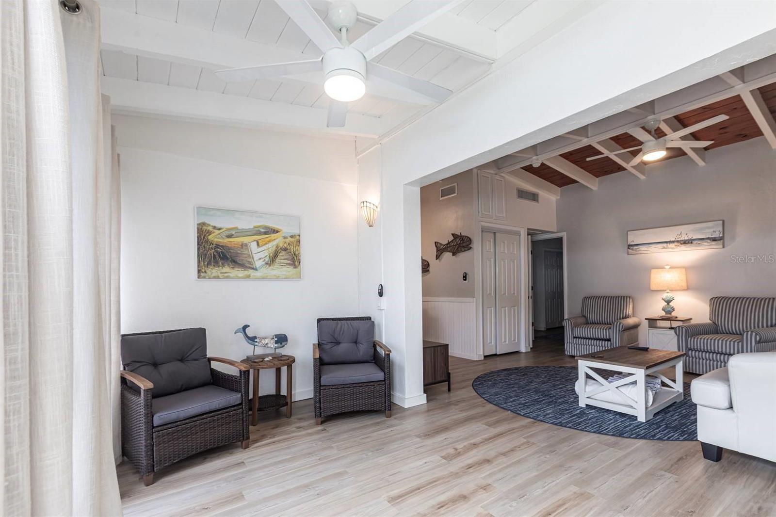 Image 5 of 21 For 6006 Midnight Pass Road 54