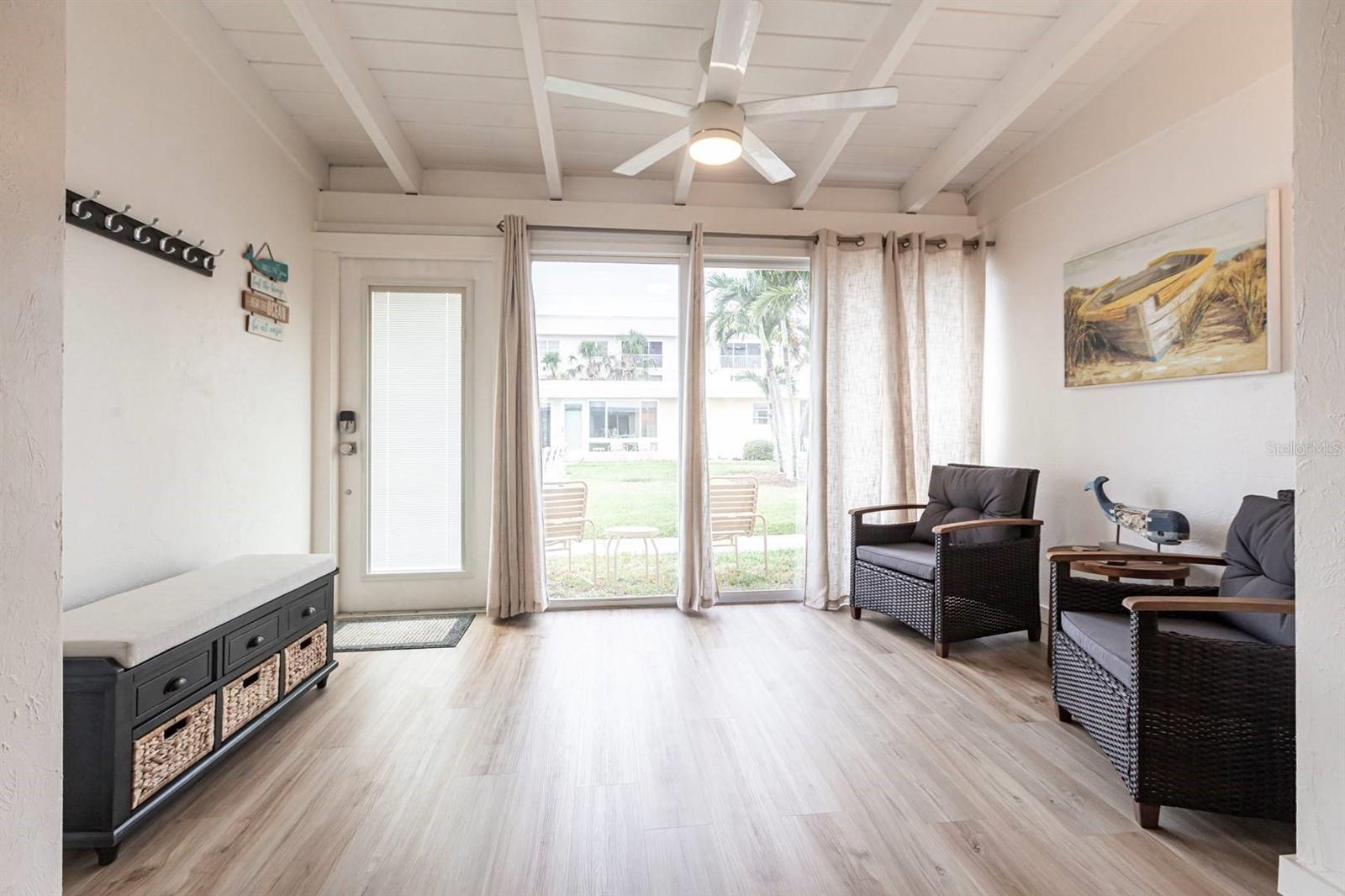 Image 6 of 21 For 6006 Midnight Pass Road 54