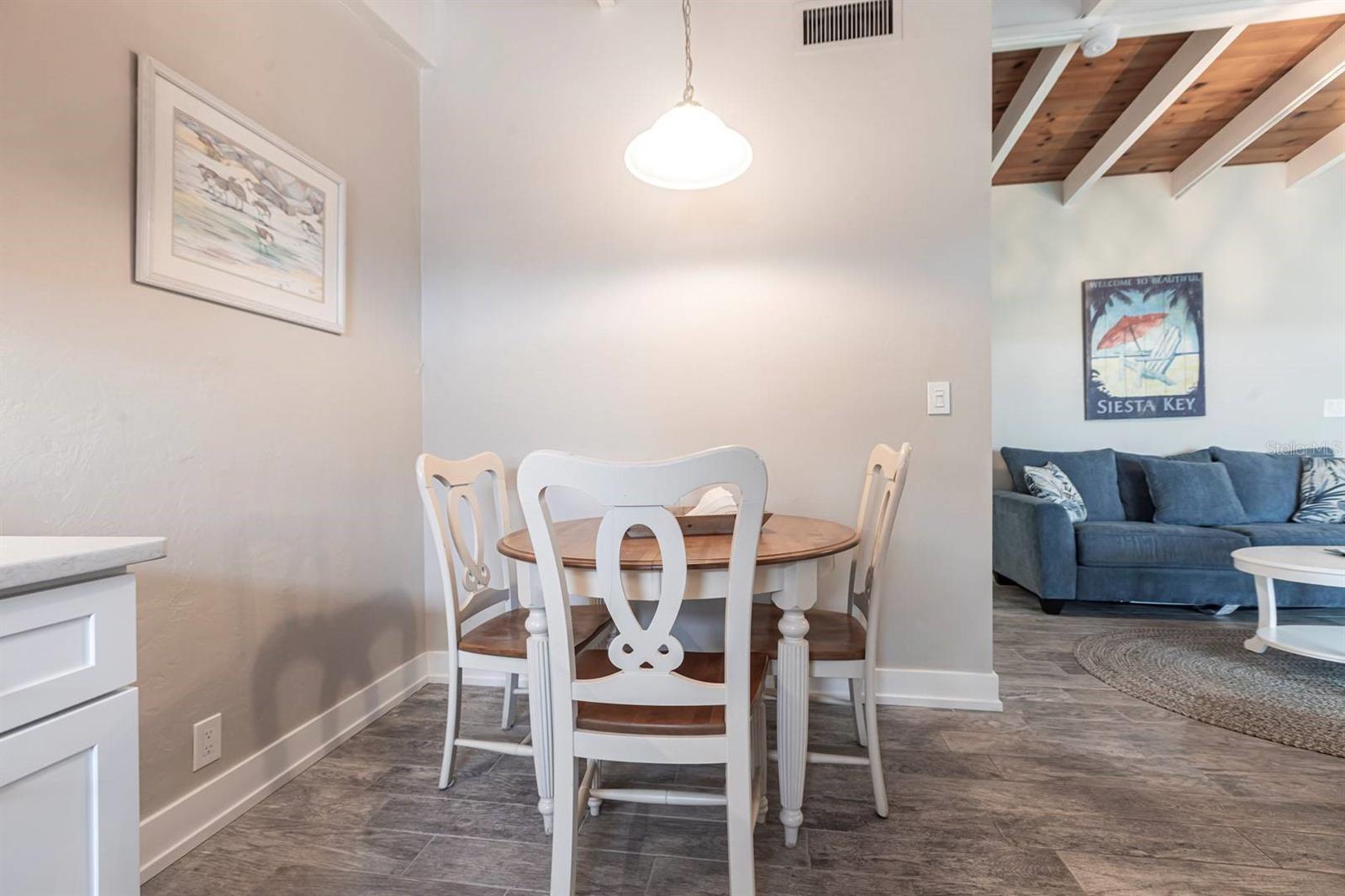 Image 5 of 24 For 6006 Midnight Pass Road 22