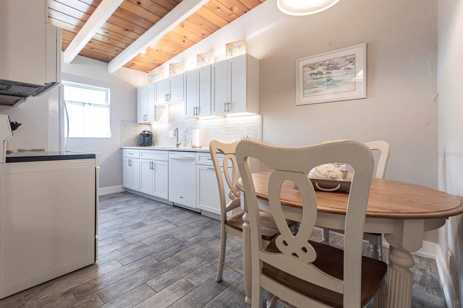 Image 6 of 24 For 6006 Midnight Pass Road 22