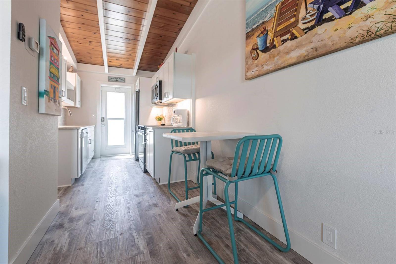 Image 5 of 19 For 6006 Midnight Pass Road 29