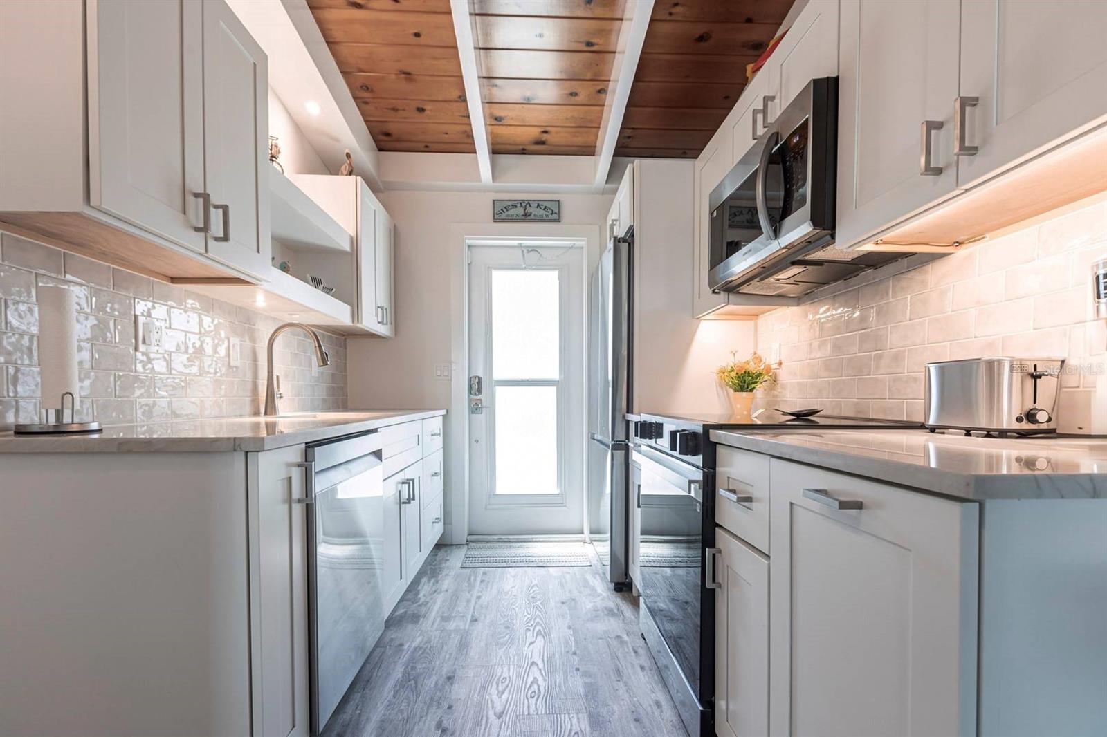 Image 6 of 19 For 6006 Midnight Pass Road 29