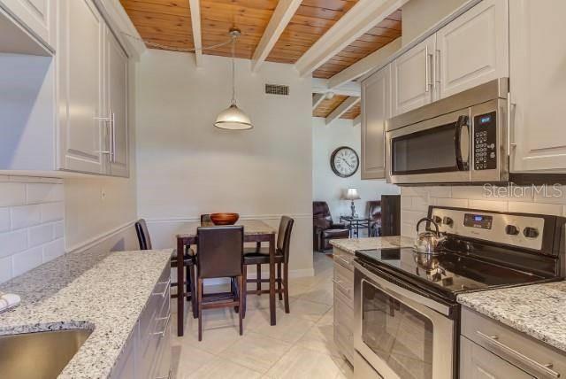 Image 5 of 22 For 6006 Midnight Pass Road 64