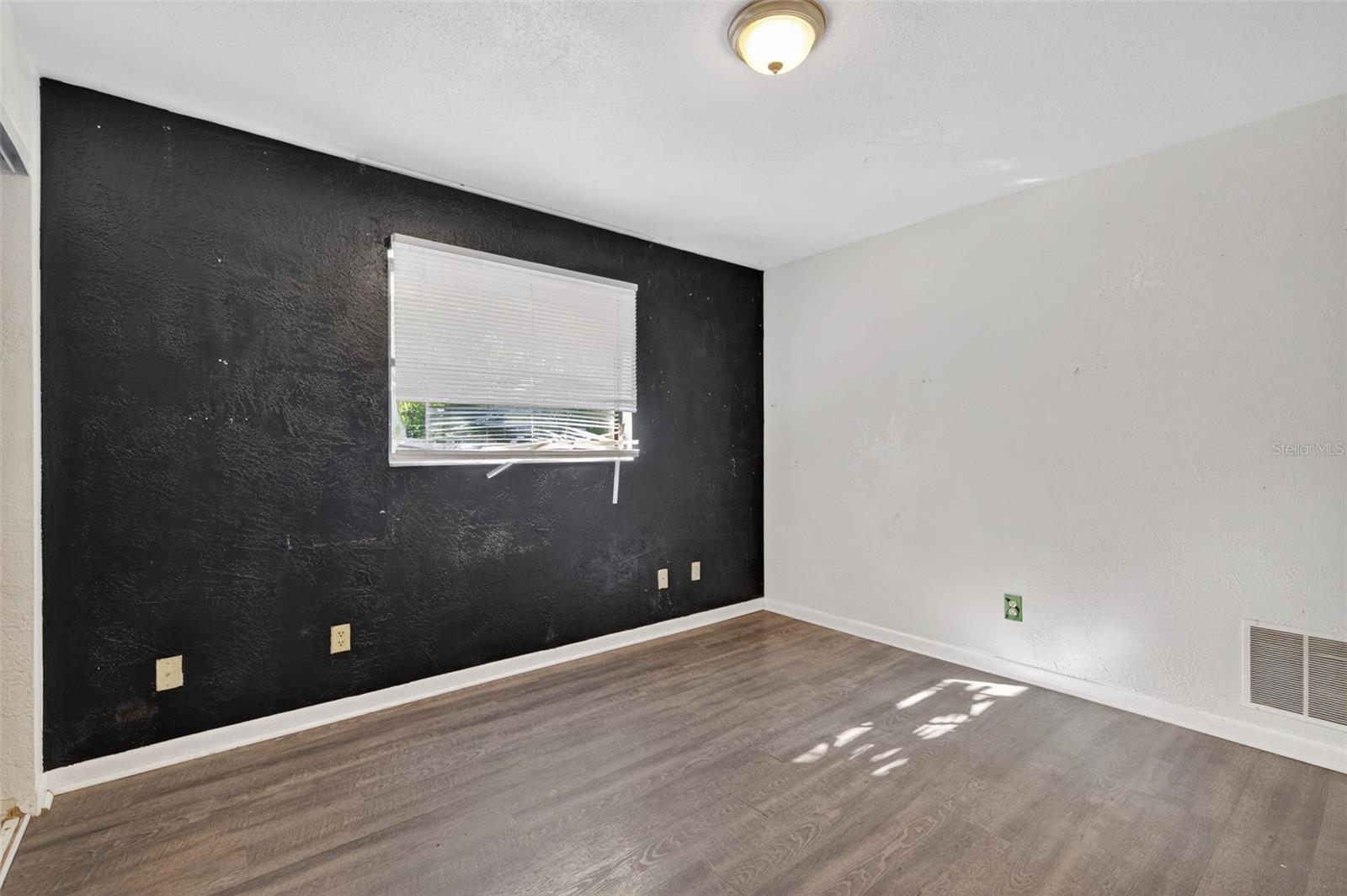 Image 16 of 36 For 260 13th Street N