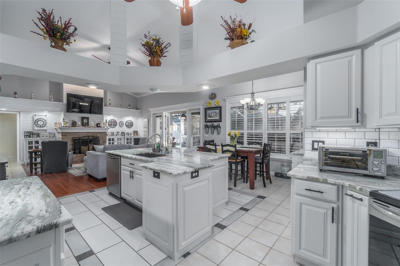 Image 8 of 18 For 2807 Commonwealth Avenue